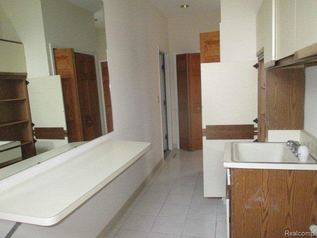 4271 Stoddard Road West Bloomfield, MI 48323 - Photo 12 of 30 IMG_0064.jpg