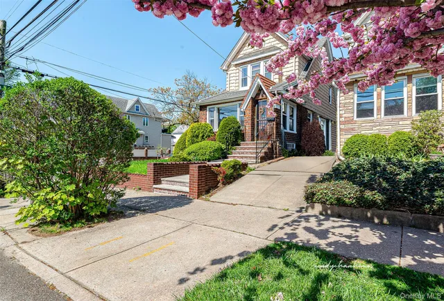 $5,600 | 93-01 71st Avenue | Forest Hills