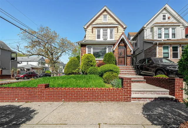 $5,600 | 93-01 71st Avenue | Forest Hills