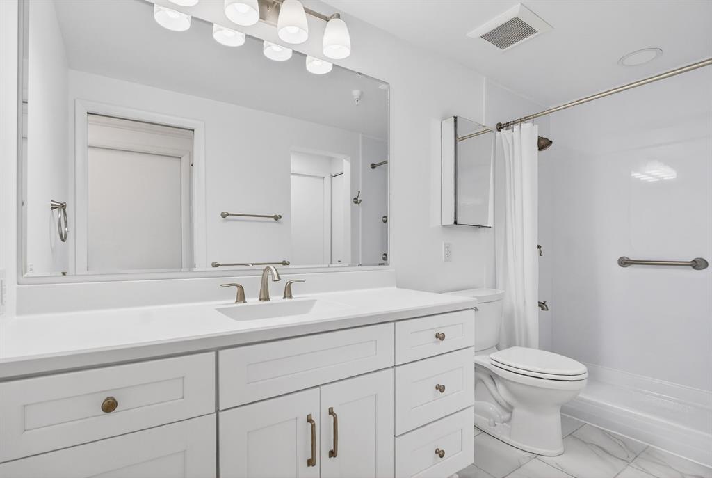 750 Washington Road, Unit 1205 Pittsburgh, PA 15228 - Photo 25 of 46 Primary Bathroom