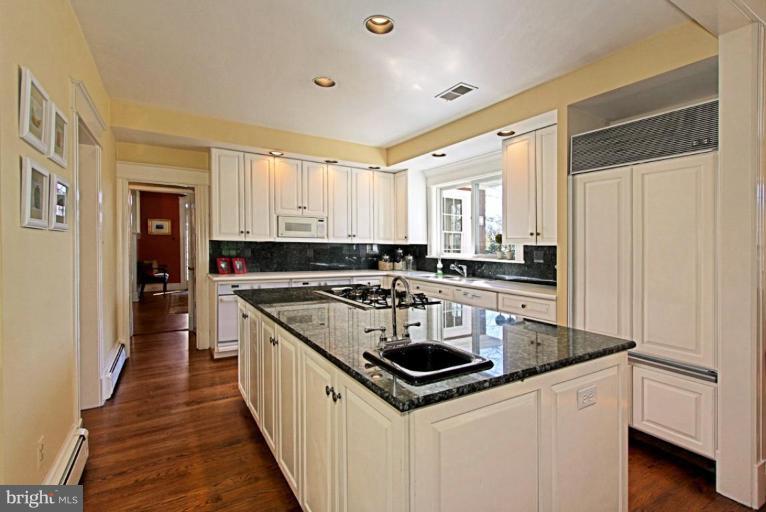 1502 Russell Road Alexandria, VA 22301 - Photo 20 of 30 Kitchen