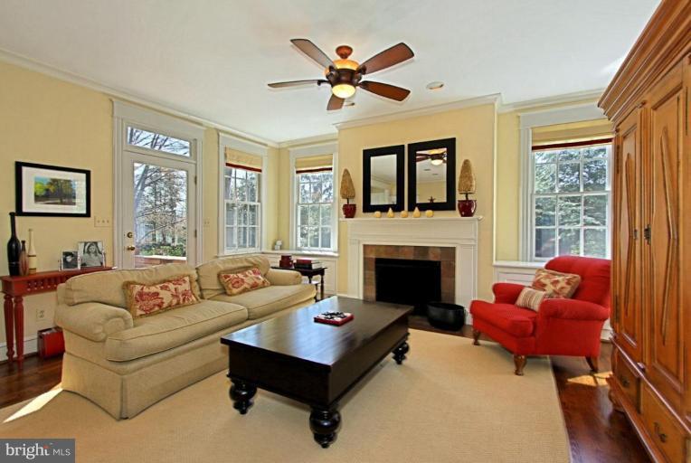 1502 Russell Road Alexandria, VA 22301 - Photo 22 of 30 Family Room