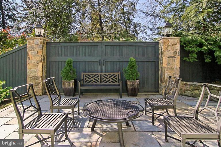 1502 Russell Road Alexandria, VA 22301 - Photo 4 of 30 Patio