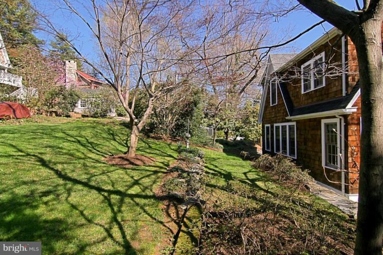 1502 Russell Road Alexandria, VA 22301 - Photo 5 of 30 Exterior (Rear)