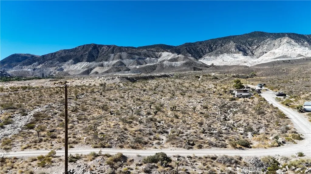 716 Meehleis Road Lucerne Valley, CA 92356 - Photo 6 of 11