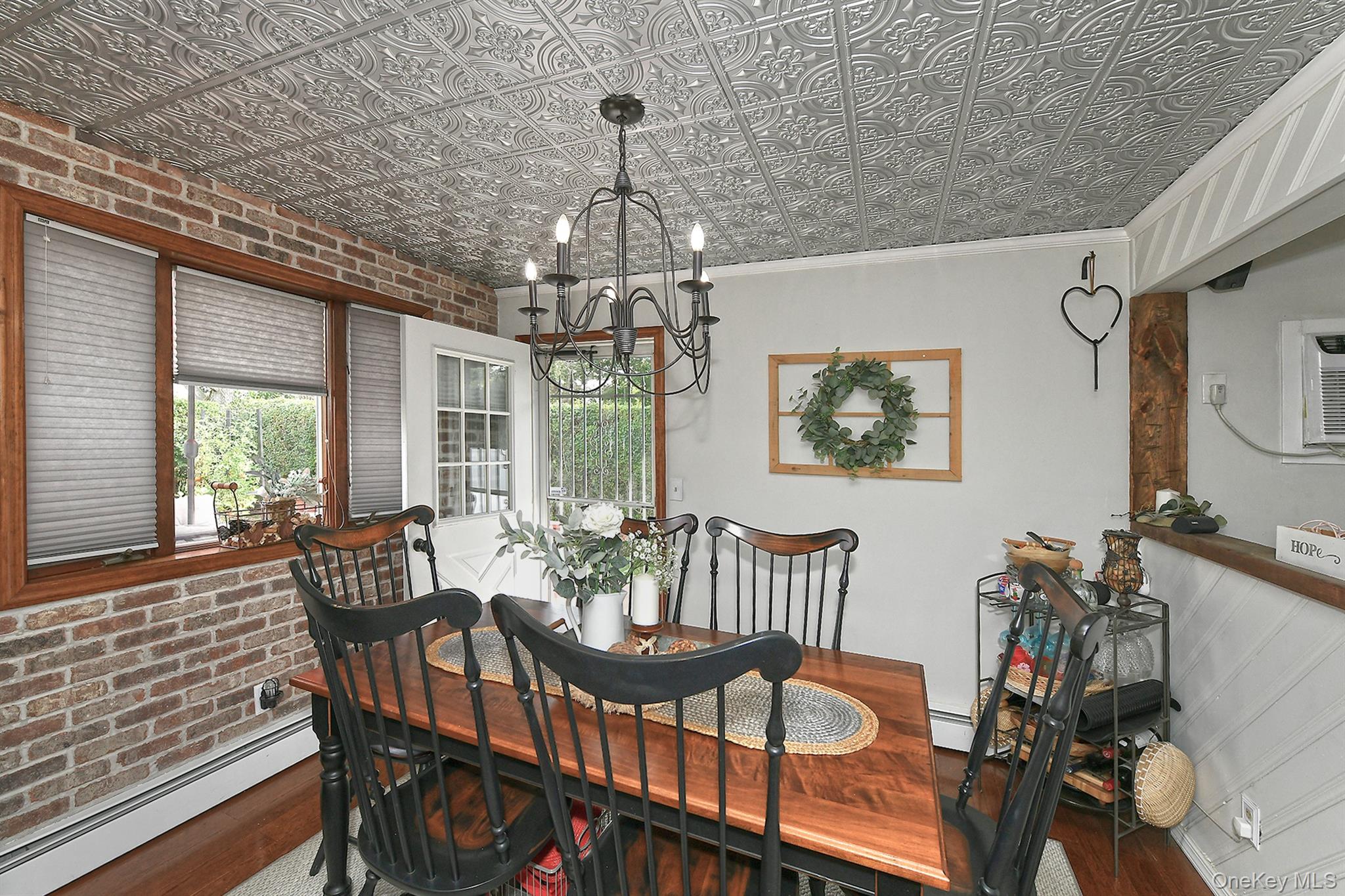 35 Jensen Road Bay Shore, NY 11706 - Photo 8 of 31 Gallery Image 8