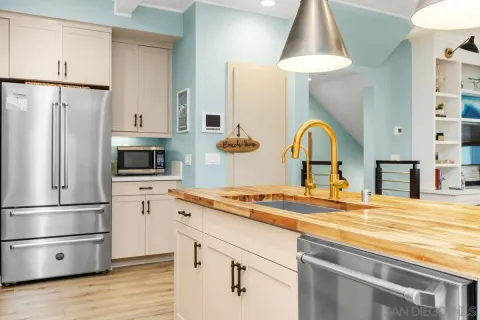$1,285,000 | 1558 Vista Del Mar Way, Unit 3, Oceanside, CA 92054