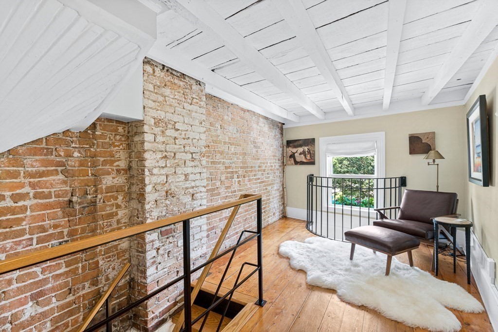 44 Hull Street Boston, MA 02113 - Photo 12 of 26