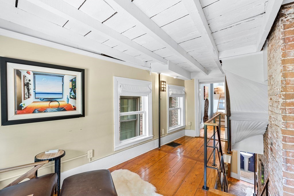 44 Hull Street Boston, MA 02113 - Photo 13 of 26