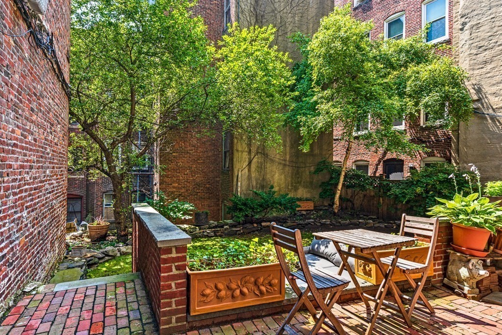 44 Hull Street Boston, MA 02113 - Photo 2 of 26