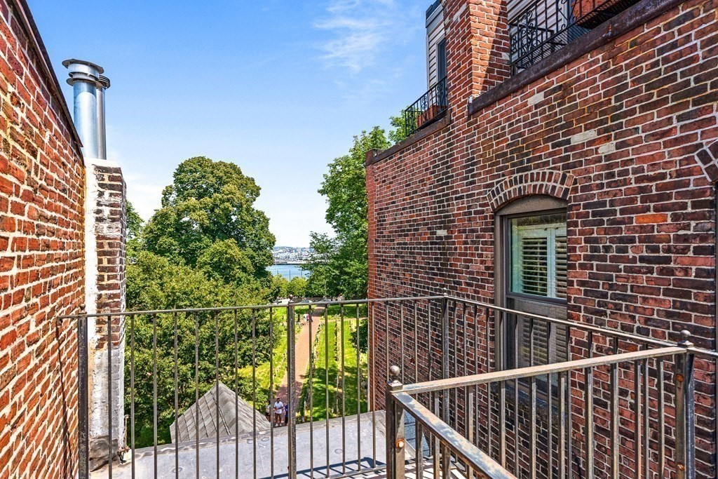 44 Hull Street Boston, MA 02113 - Photo 21 of 26