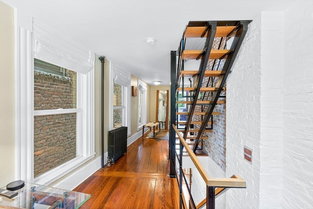 44 Hull Street Boston, MA 02113 - Photo 10 of 26