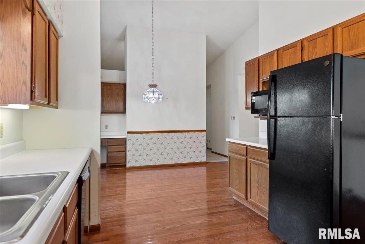 1425 Guemes Court Springfield, IL 62702 - Photo 8 of 39 Gallery Image 8