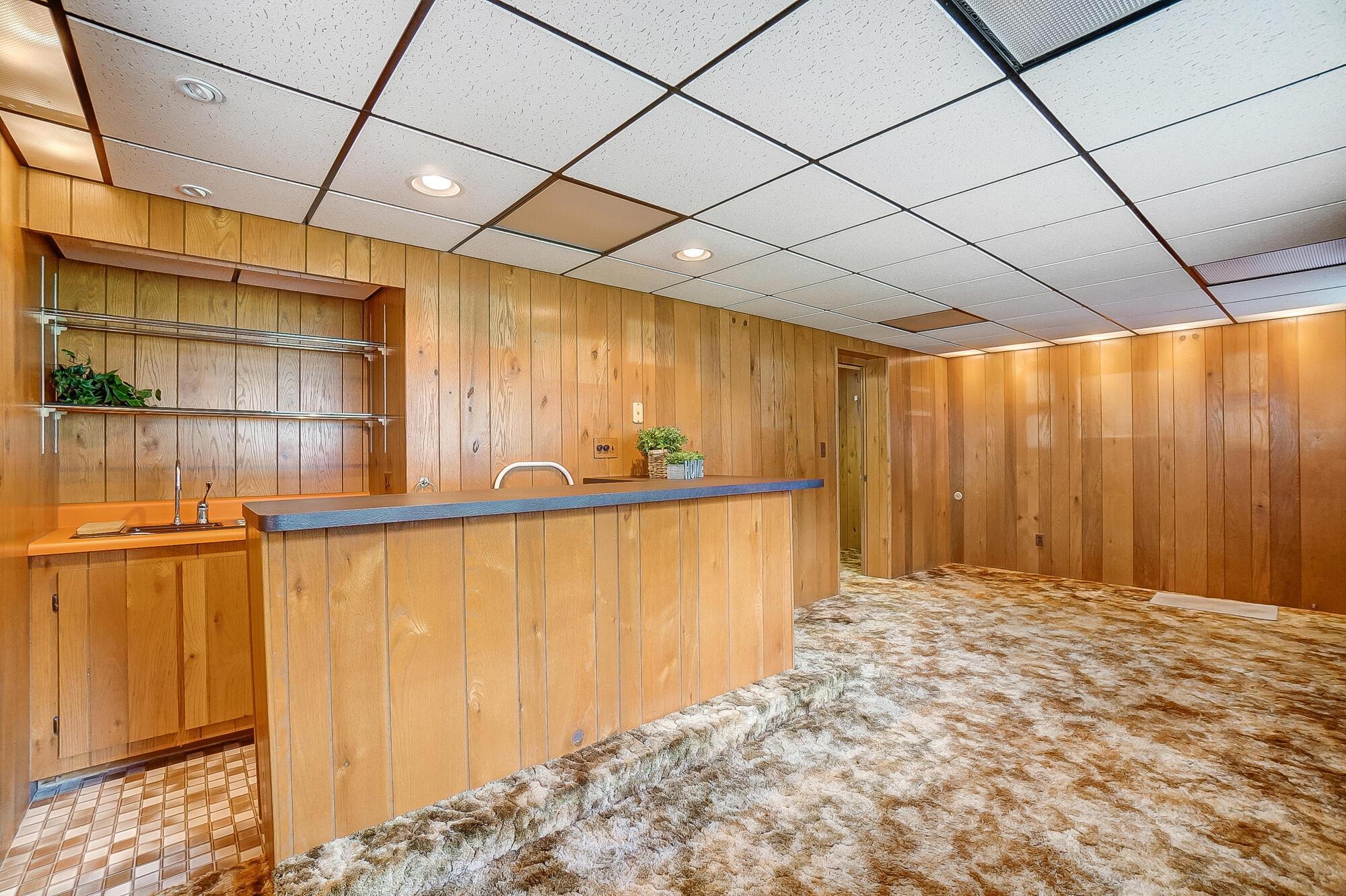 6318 Karl Road Columbus, OH 43229 - Photo 29 of 43 Built in Wet Bar