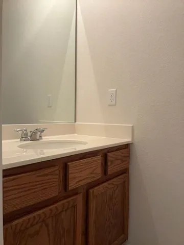 $1,700 | 2105 Town Centre Drive, Unit 28, Round Rock, TX 78664