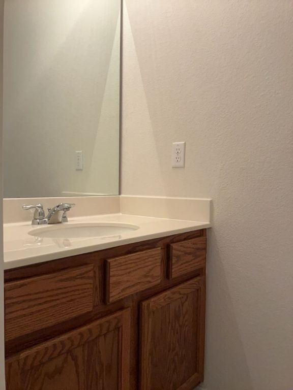 2105 Town Centre Drive, Unit 28 Round Rock, TX 78664 - Photo 17 of 28 Bathroom