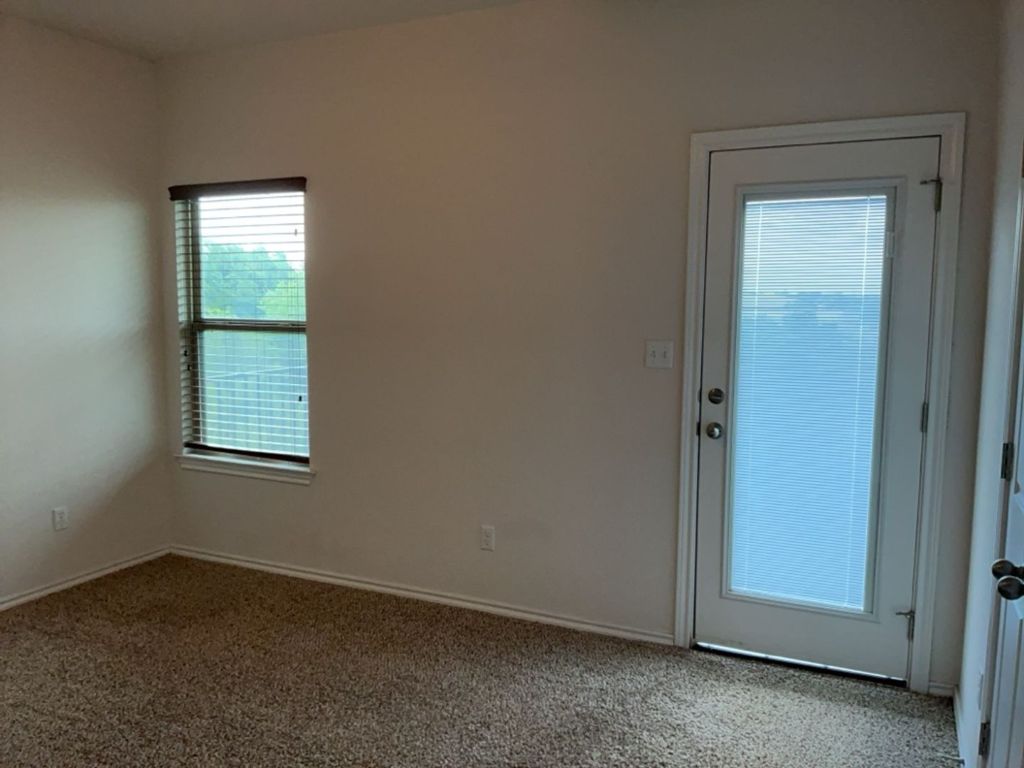 2105 Town Centre Drive, Unit 28 Round Rock, TX 78664 - Photo 20 of 28 Bedroom with balcony