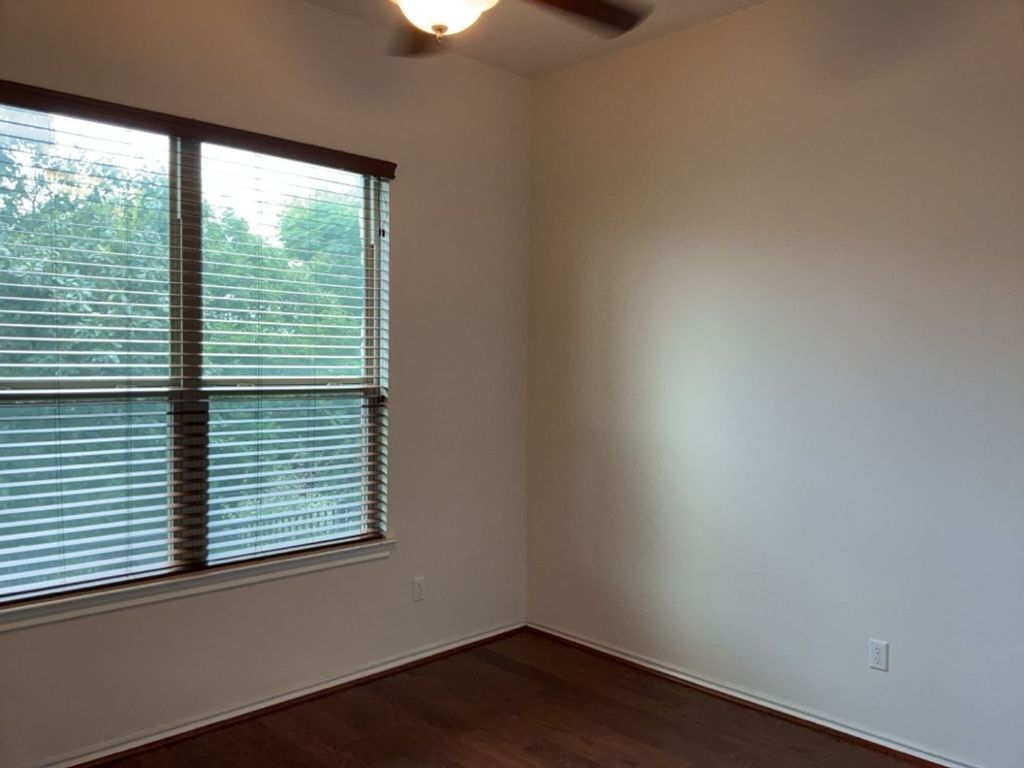 2105 Town Centre Drive, Unit 28 Round Rock, TX 78664 - Photo 7 of 28 Bedroom with ceiling fan
