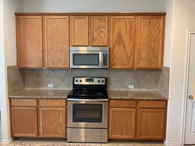 $1,700 | 2105 Town Centre Drive, Unit 28, Round Rock, TX 78664