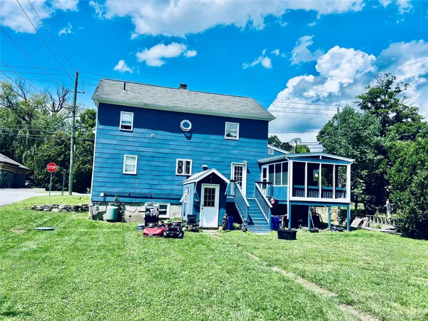 a view of a house with a backyard