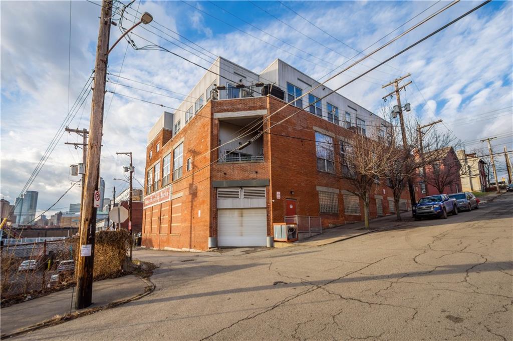 1536 Colwell Street, Unit 4 Pittsburgh, PA 15219 - Photo 34 of 43 a view of a street with a building