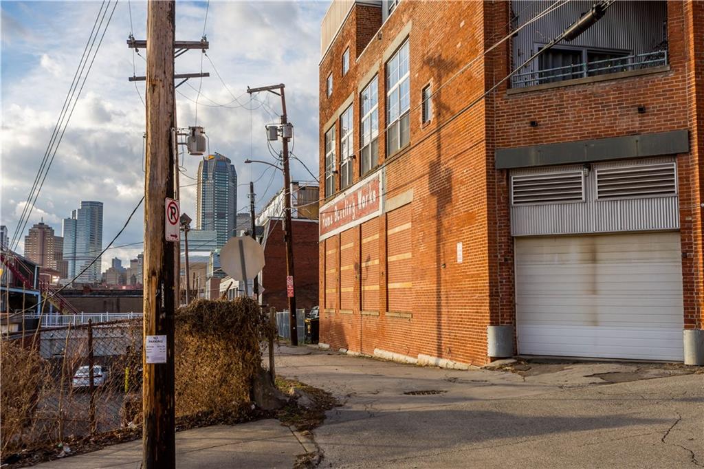 1536 Colwell Street, Unit 4 Pittsburgh, PA 15219 - Photo 35 of 43 a view of a brick buildings with many windows