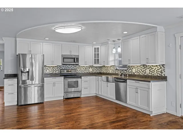 $395,000 | 1713 Maple Street, Myrtle Point, OR 97458