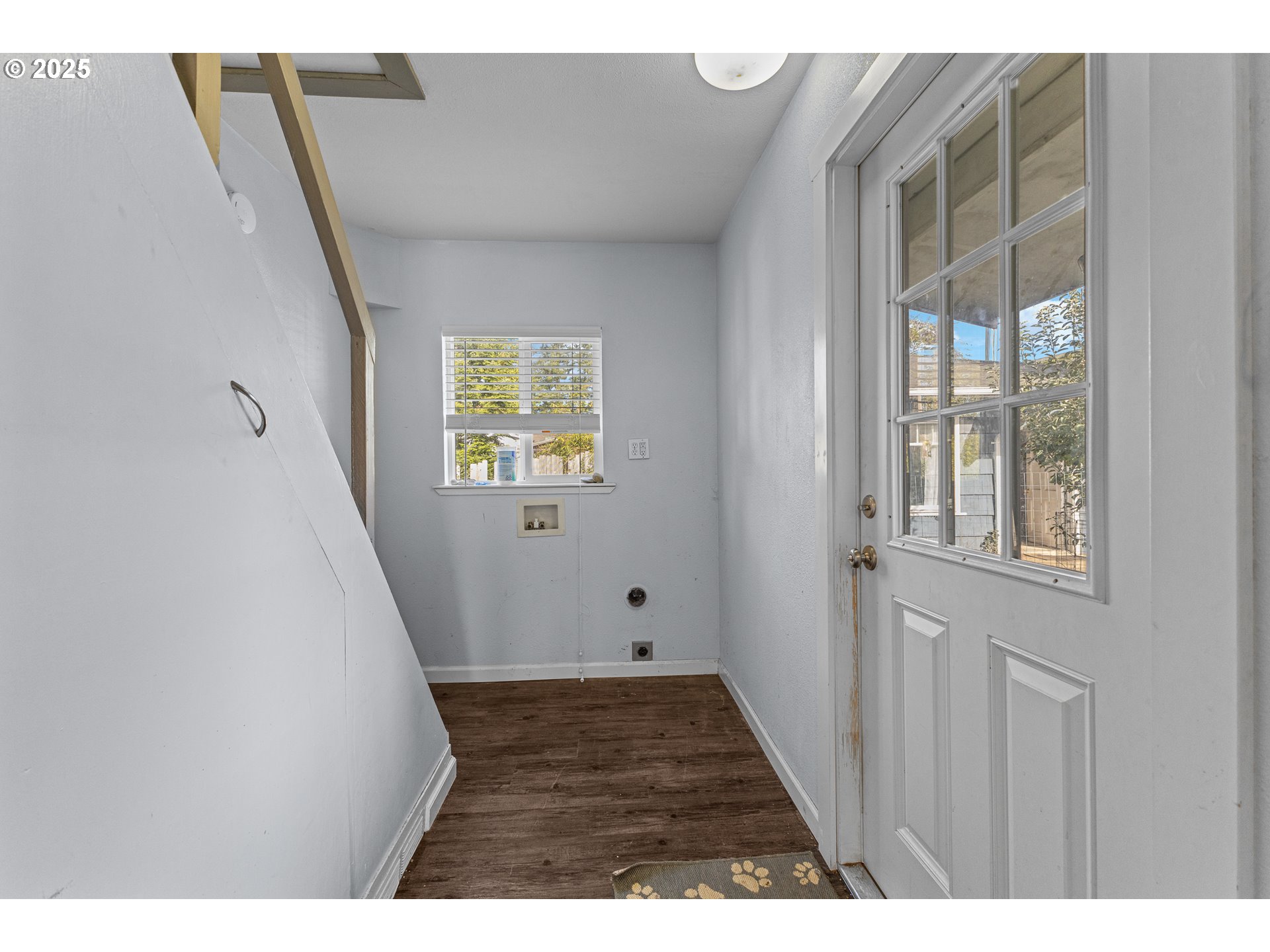 1713 Maple Street Myrtle Point, OR 97458 - Photo 25 of 43 a view of an entryway with wooden floor