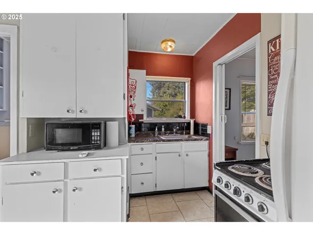 $395,000 | 1713 Maple Street, Myrtle Point, OR 97458