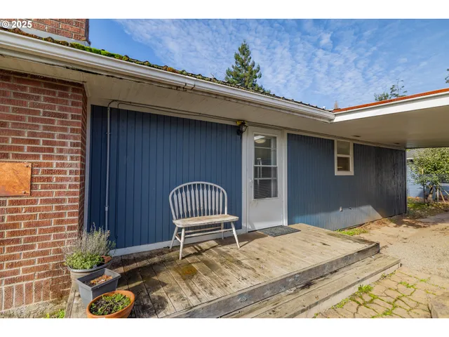 $395,000 | 1713 Maple Street, Myrtle Point, OR 97458