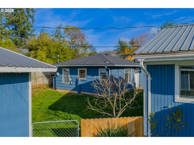 $385,000 | 1713 Maple Street, Myrtle Point, OR 97458