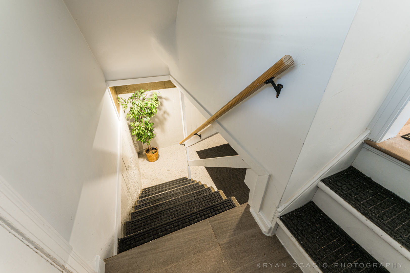 523 Kendall Lane DeKalb, IL 60115 - Photo 21 of 29 a view of entryway