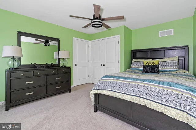 a view of livingroom with furniture