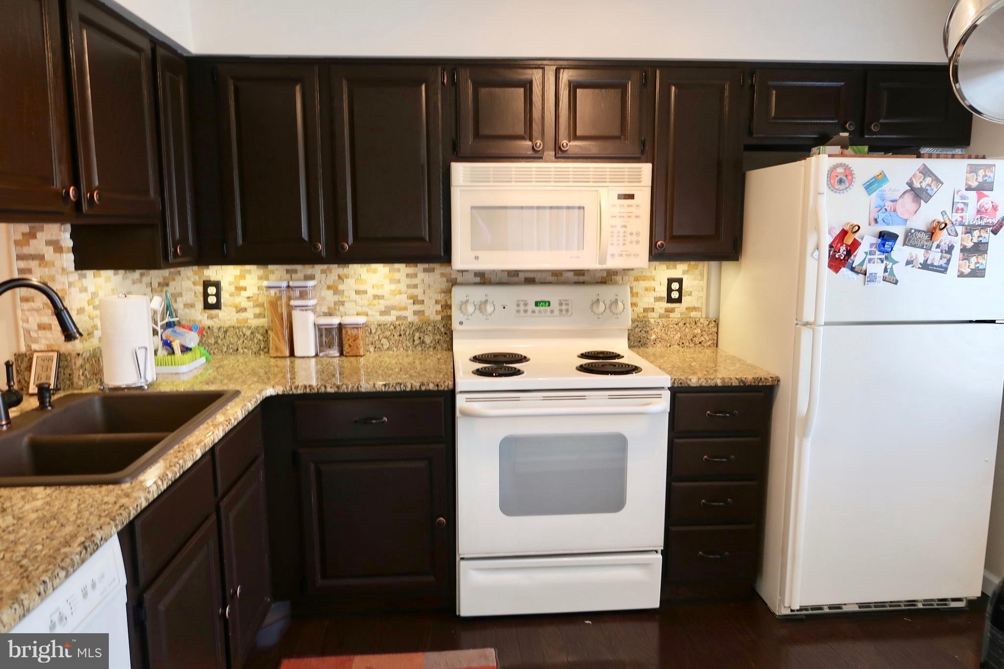 8512 Golden Ridge Court Lorton, VA 22079 - Photo 3 of 28 Modern Kitchen with under cabinet lighting