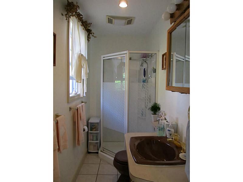 276 Chestnut Street Woonsocket, RI 02895 - Photo 9 of 20 Bathroom. 1st floor