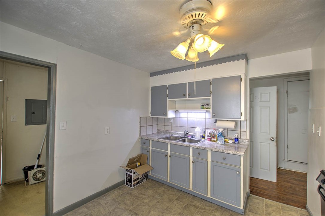 933 West Division Street Decatur, IL 62526 - Photo 9 of 15