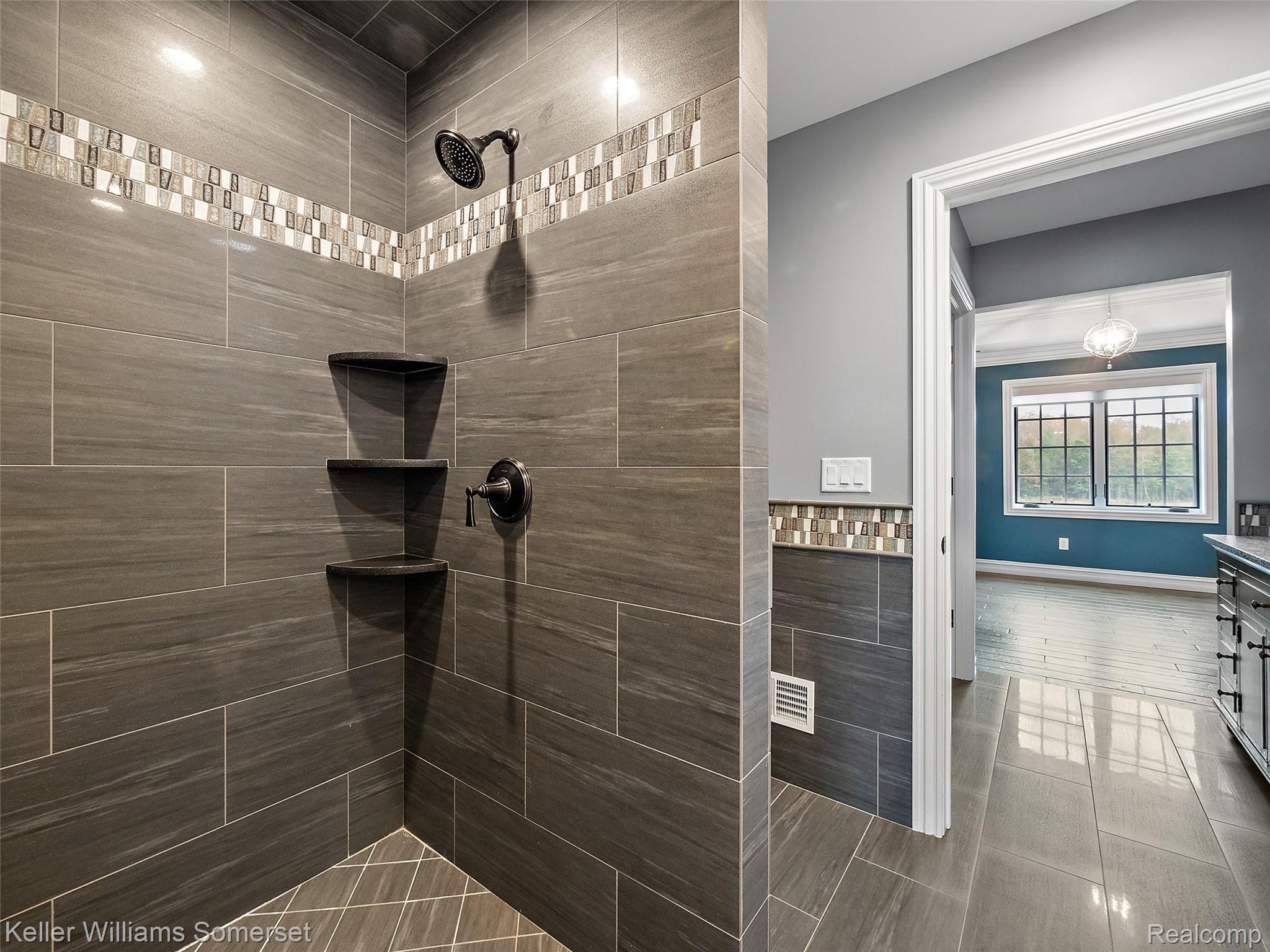 6097 Evanswood Road Troy, MI 48085 - Photo 38 of 86 32.jpg