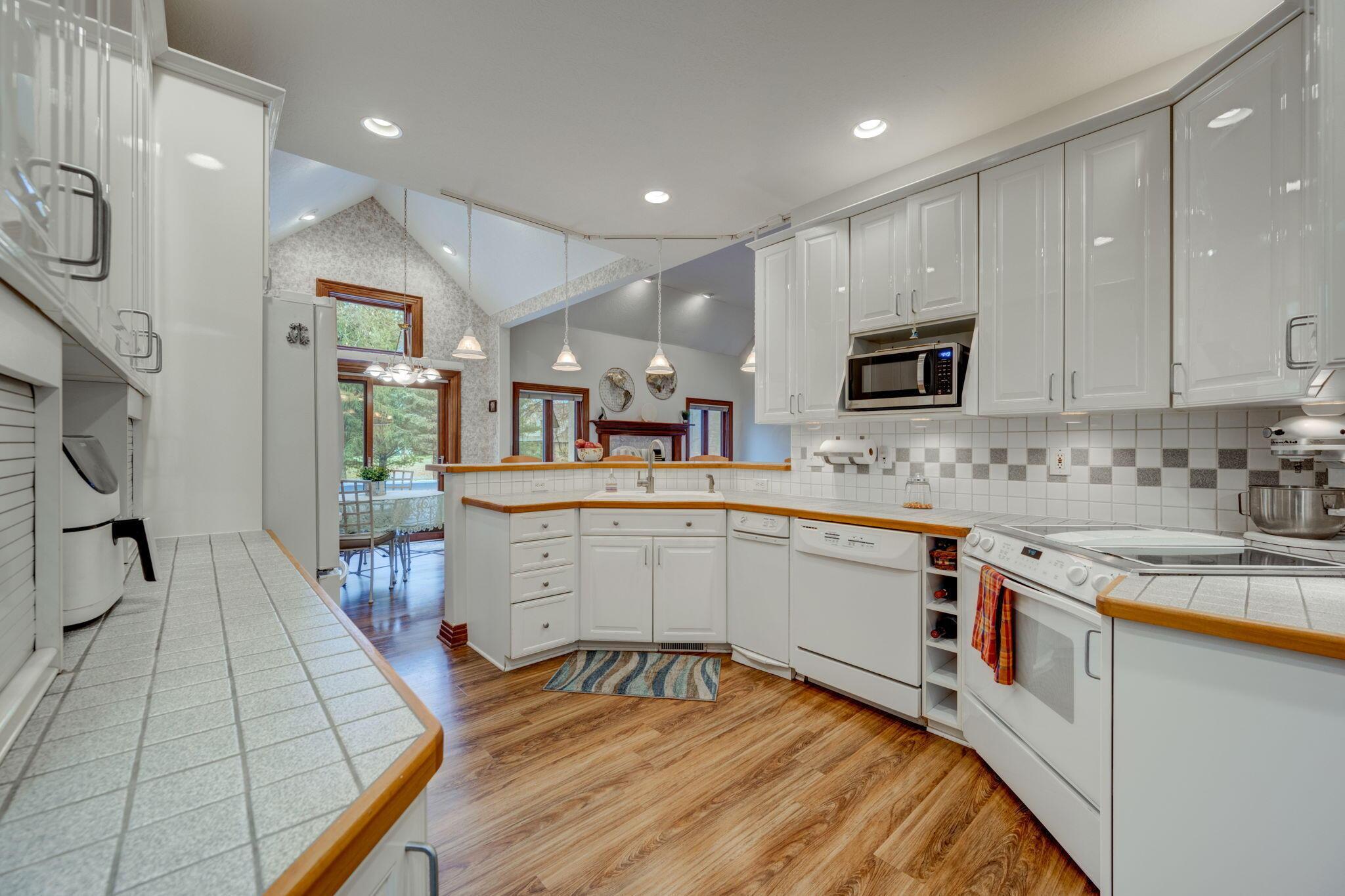 360 Kingsbury Road Delaware, OH 43015 - Photo 15 of 41 Tile countertops