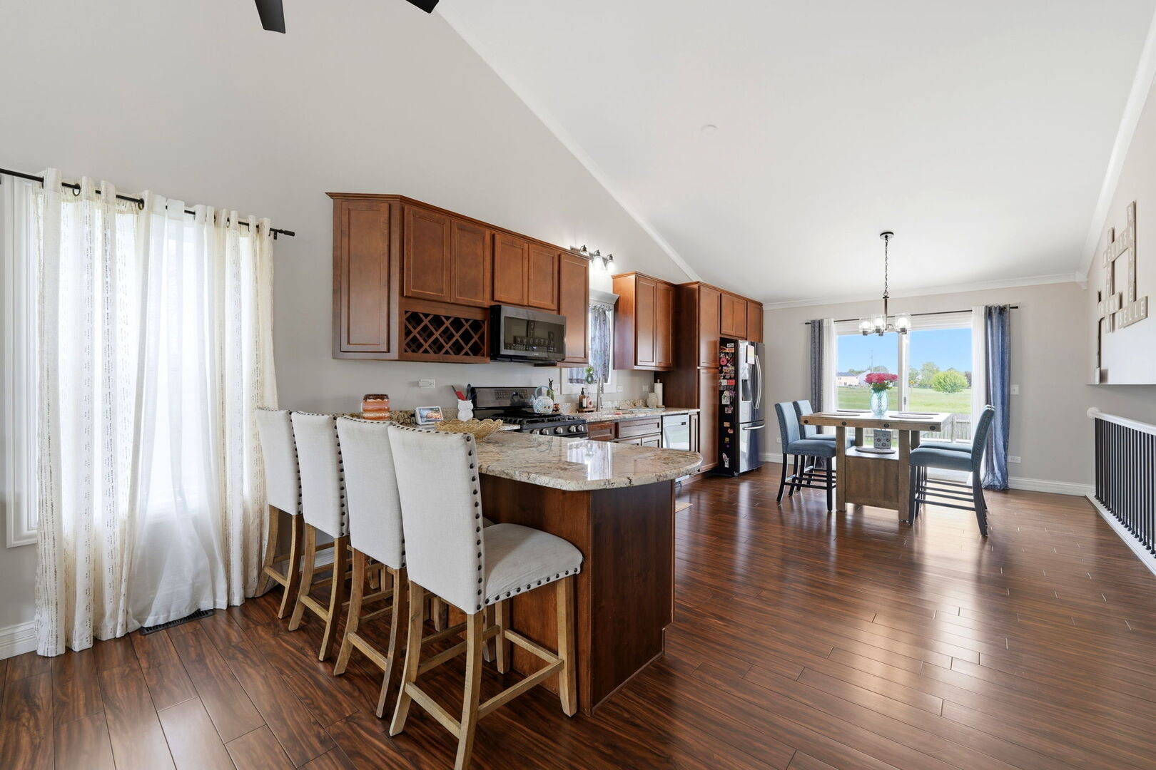 195 Briarcliff Court Romeoville, IL 60446 - Photo 6 of 43 Gallery Image 6