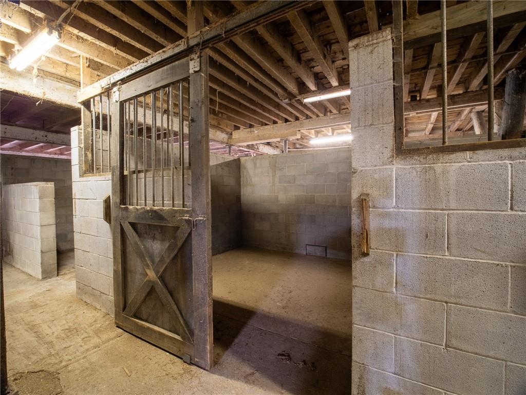 198 Mountain View Road Donegal, PA 15628 - Photo 11 of 27