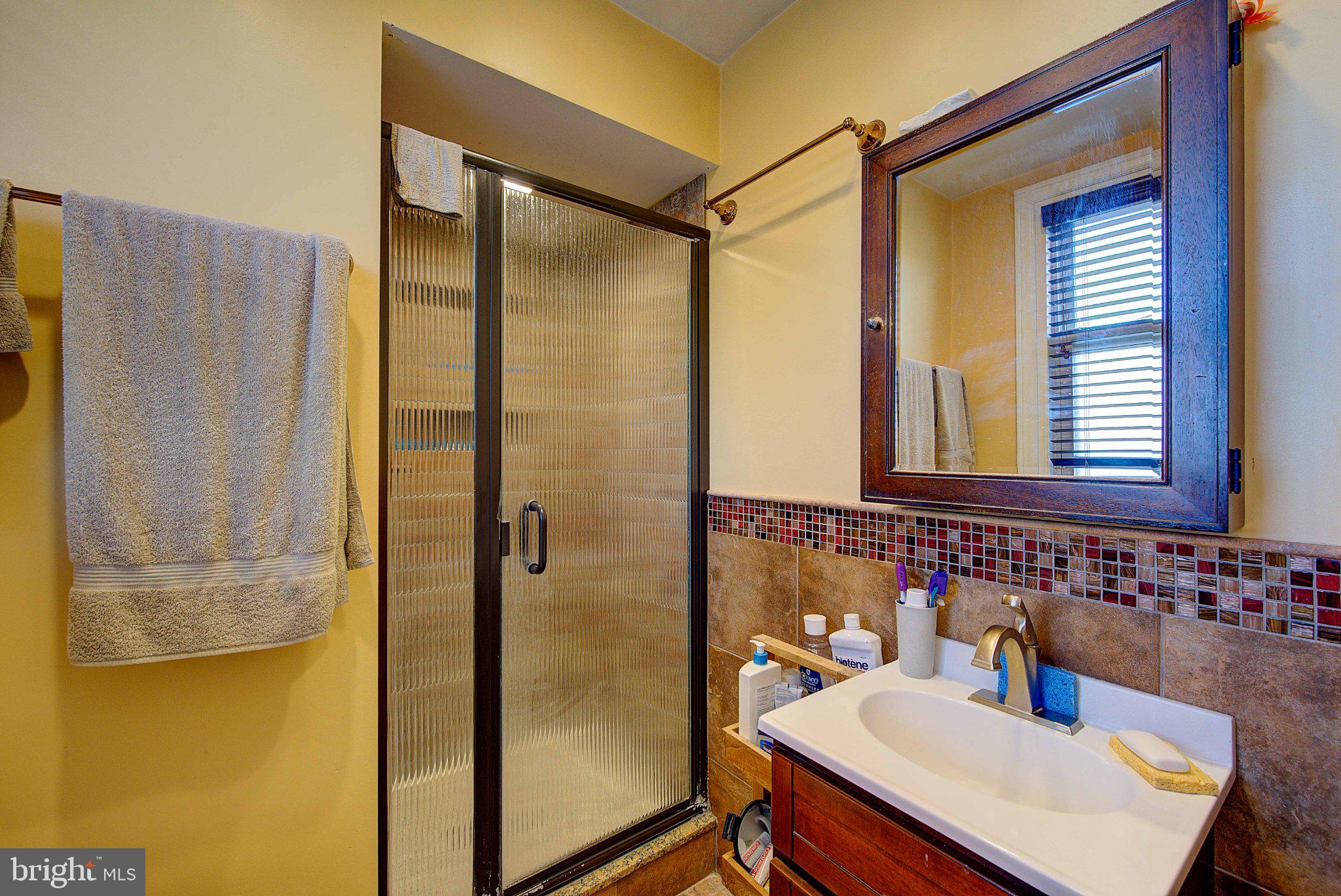 834 Vernon Road Philadelphia, PA 19119 - Photo 25 of 42 Ensuite bathroom