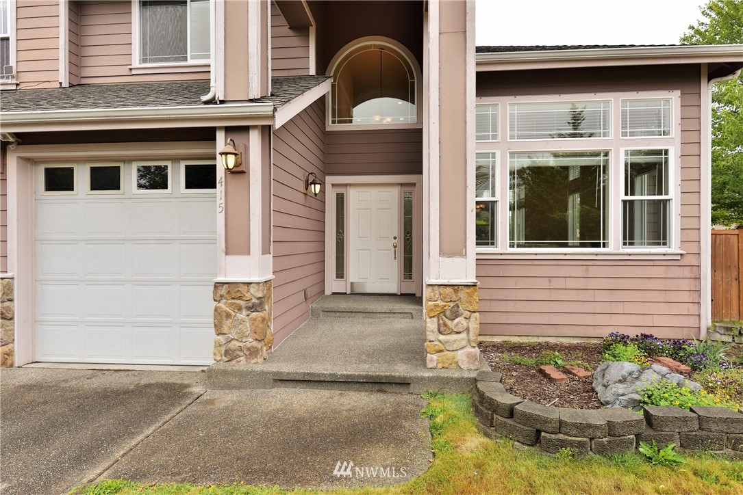 415 Kitsap Avenue Northeast Renton, WA 98059 - Photo 2 of 22 Gallery Image 2