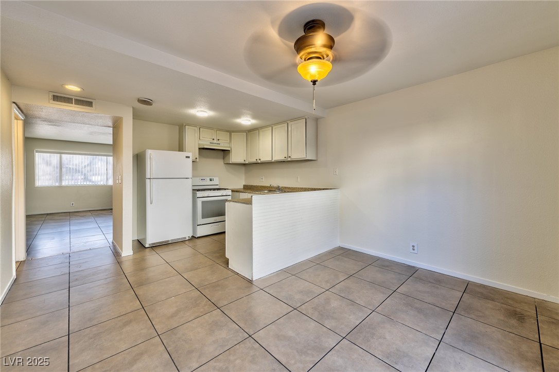 1234 East Hacienda Avenue, Unit C Las Vegas, NV 89119 - Photo 6 of 17