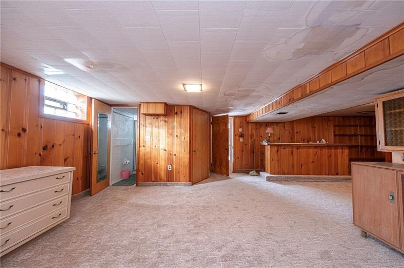 719 Locust Street Greensburg, PA 15601 - Photo 11 of 18 a view of an empty room