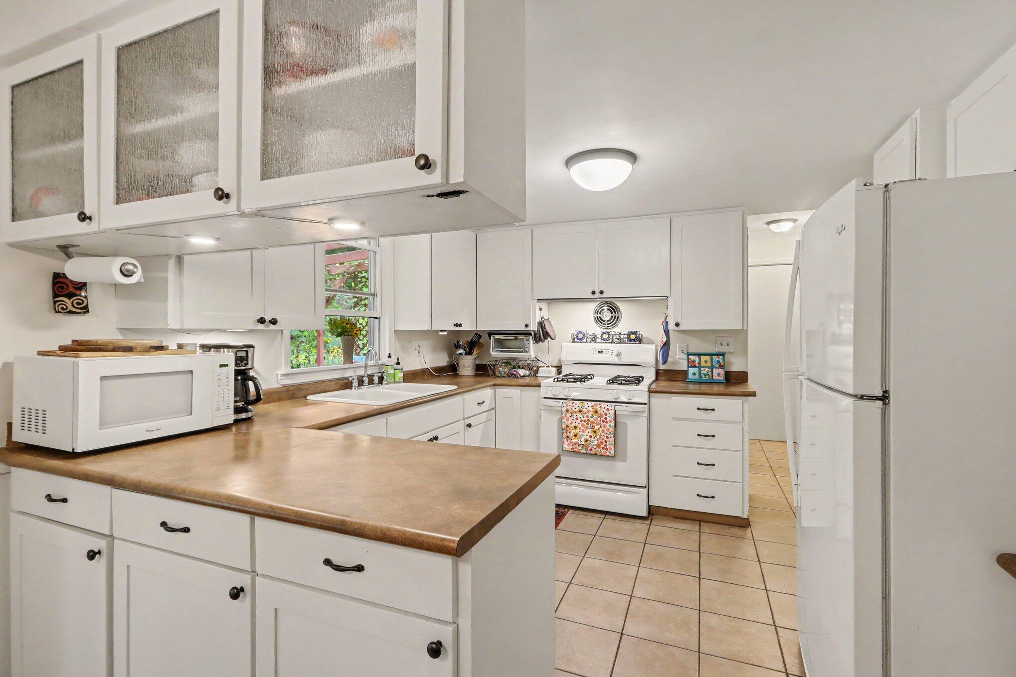 6885 Ravine Road Kalamazoo, MI 49009 - Photo 7 of 36 008_file_4450