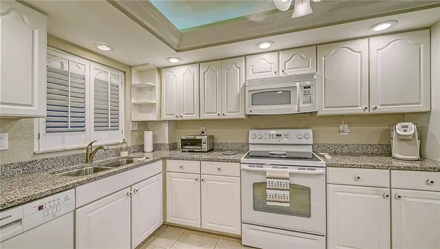 $6,000 | 5600 Beach Way Drive, Unit 113, Sarasota, FL 34242