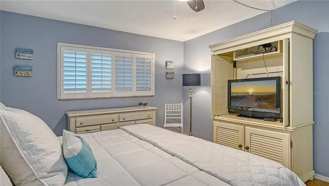 $6,000 | 5600 Beach Way Drive, Unit 113, Sarasota, FL 34242