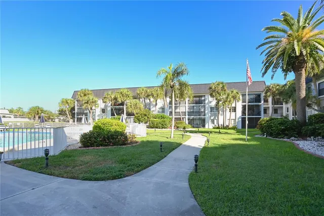$6,000 | 5600 Beach Way Drive, Unit 113, Sarasota, FL 34242