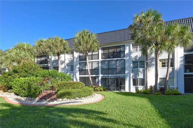 $6,000 | 5600 Beach Way Drive, Unit 113, Sarasota, FL 34242