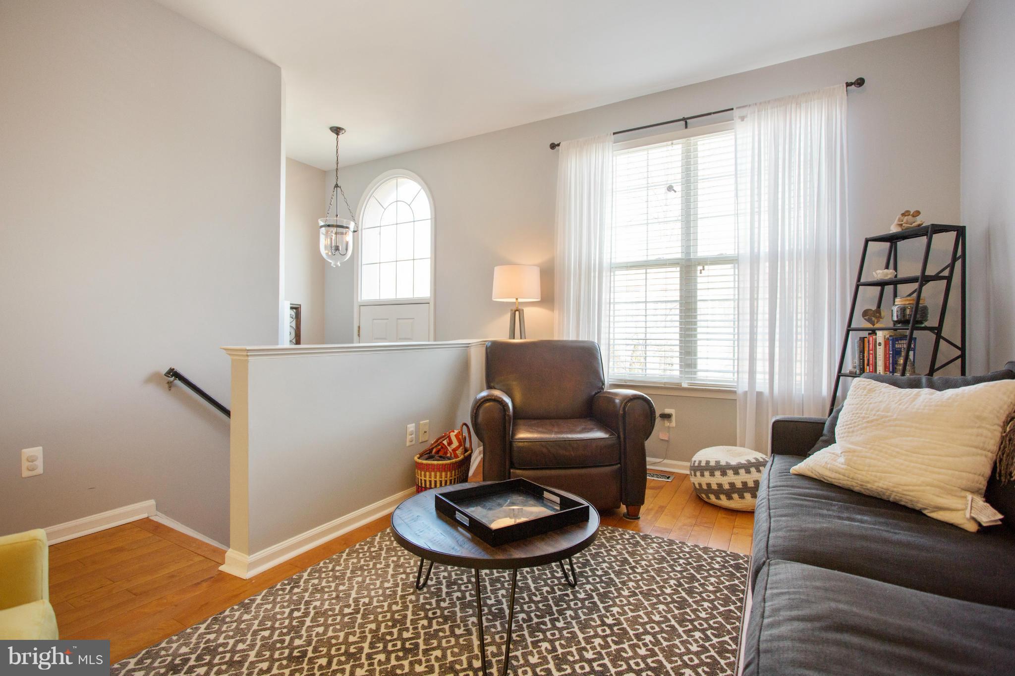 1212 Heritage Commons Court Reston, VA 20194 - Photo 4 of 30 Living Room